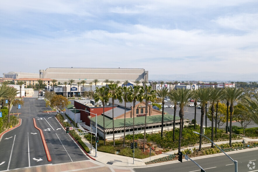 More Photos Of 2201-2895 Park Ave, Tustin Unknown For Lease