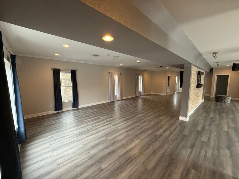 More Photos Of 2290 Foxon Rd, North Branford Storefront Retail Office For Lease