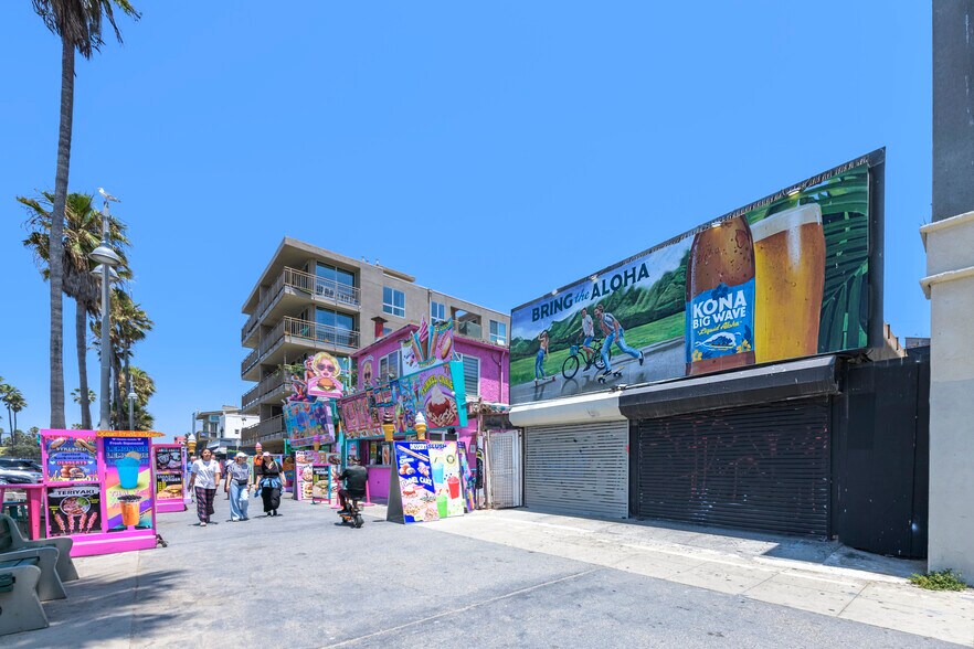 More Photos Of 2013 Ocean Front Walk, Venice Storefront For Lease