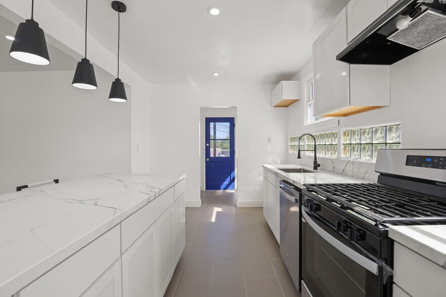 More Photos Of 4409 Victoria Park Dr, Los Angeles Apartments For Sale