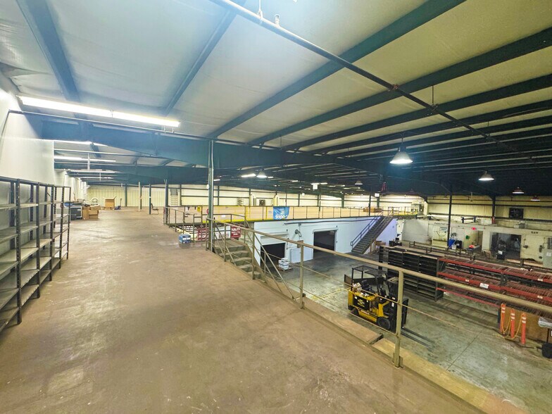 More Photos Of 901 Industrial Blvd, Naples Manufacturing For Lease