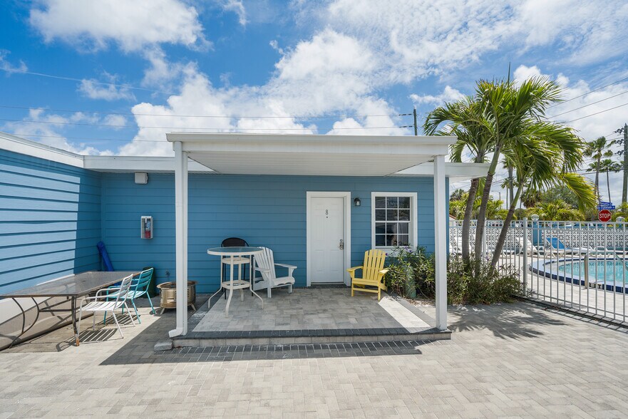 More Photos Of 602 Poinsettia Ave, Clearwater Beach Hotel For Sale