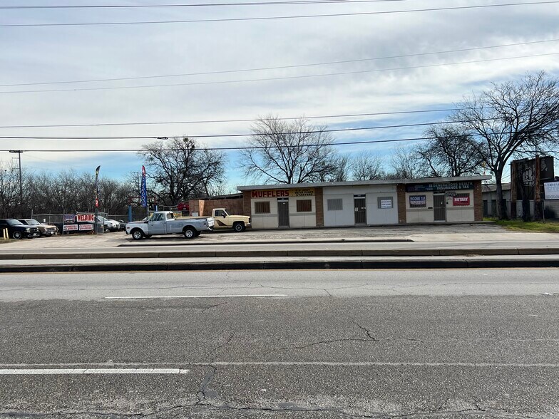 More Photos Of 430 N General McMullen Dr, San Antonio Auto Repair For Sale