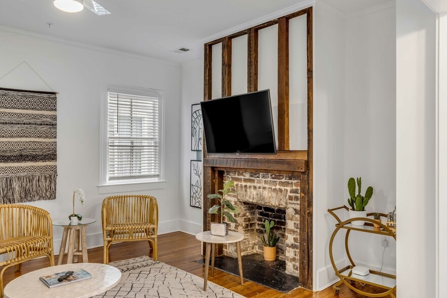 More Photos Of 140 Spring St, Charleston Hospitality For Sale