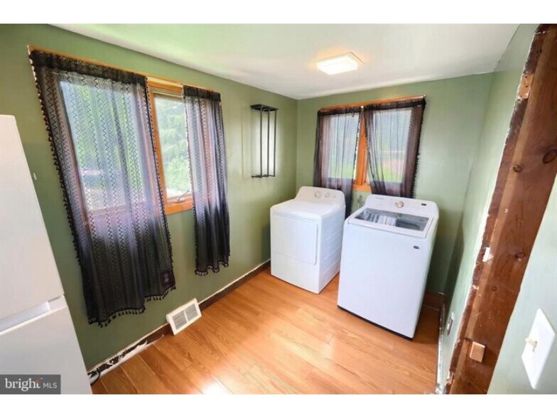 More Photos Of 2151 Maple Rd, York Flex For Sale