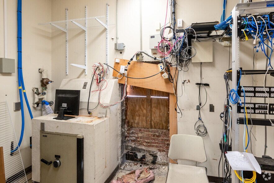 More Photos Of 1775 Dobbins Dr, Chapel Hill Bank For Sale