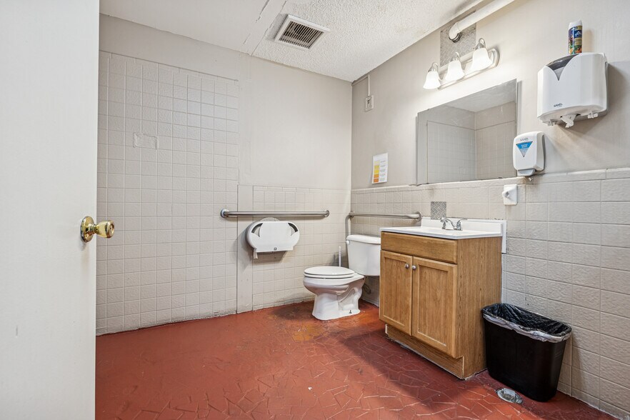 More Photos Of 3502 Dickerson Pike, Nashville Flex For Sale