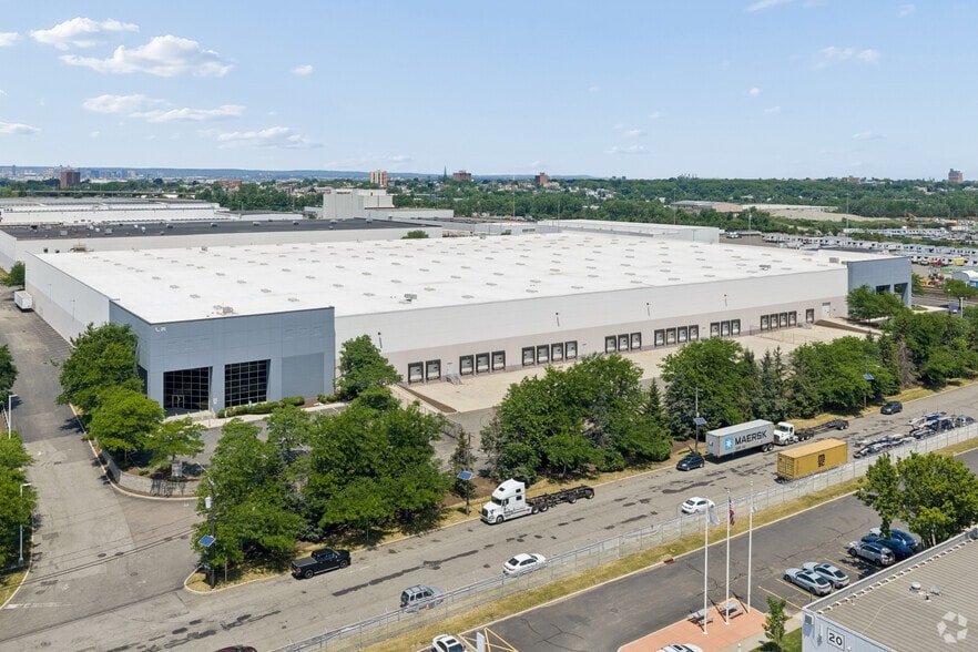 More Photos Of 25 Colony Rd, Jersey City Warehouse For Lease