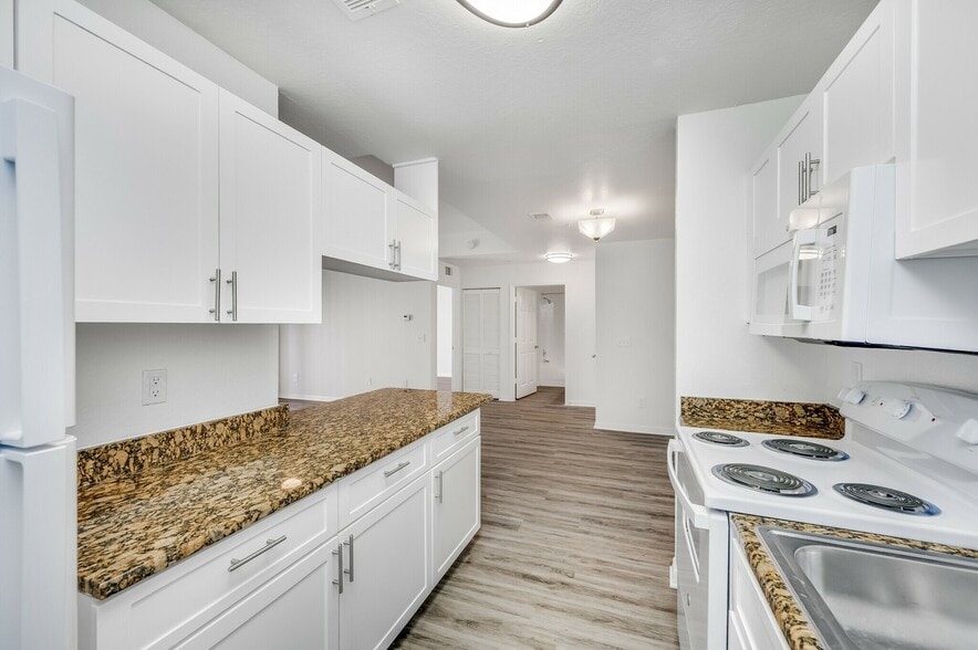 More Photos Of 13009 Kain Palms Ct, Tampa Dormitory For Sale