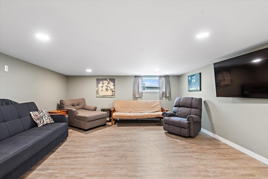 More Photos Of 86 Parsons St, Presque Isle Service Station For Sale