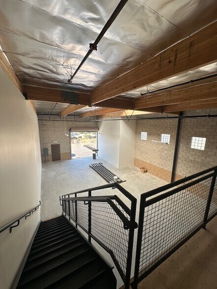 More Photos Of 1763 Donlon St, Ventura Warehouse For Lease