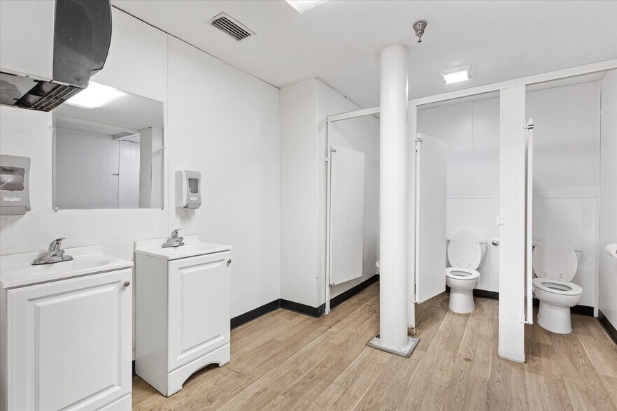 More Photos Of 1103 Thomas Ave, Leesburg Warehouse For Lease