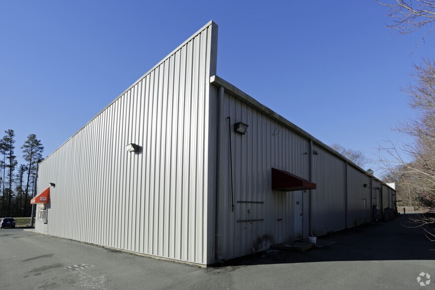 More Photos Of 1113-1121 E 11th St, Siler City Unknown For Lease