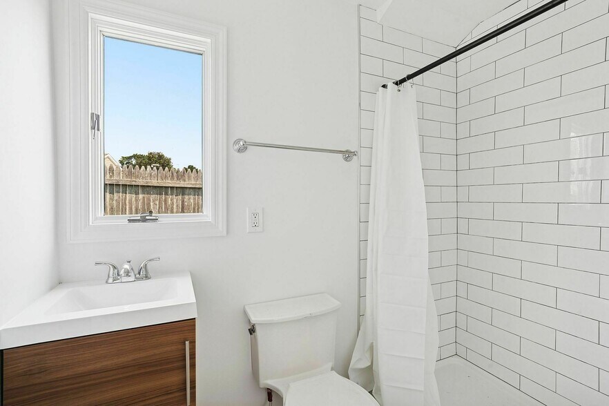 More Photos Of 35 Gardners Ln, Hampton Bays Apartments For Sale