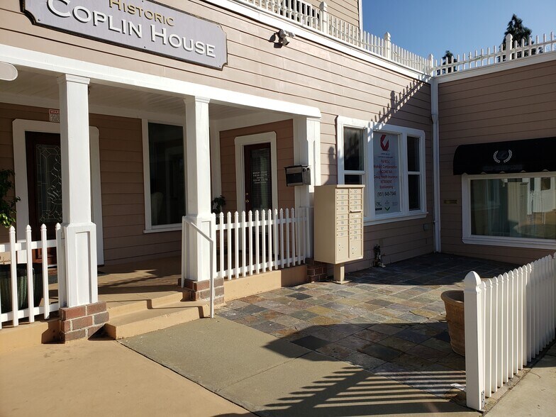 More Photos Of 12 S San Gorgonio Ave, Banning Storefront Retail Office For Lease