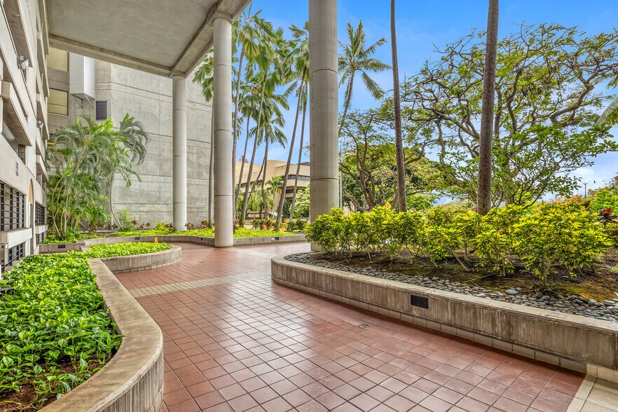 More Photos Of 707 Richards St, Honolulu Office For Sale