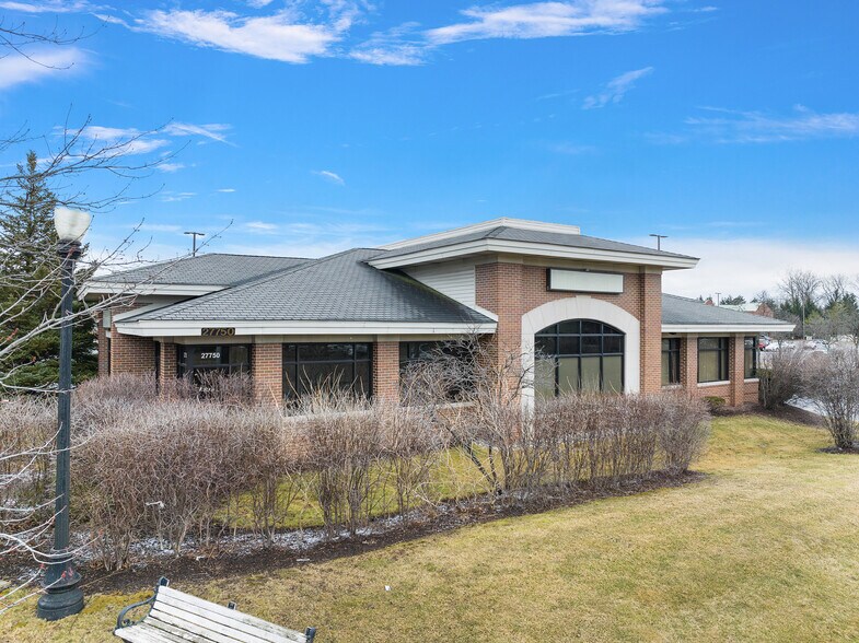 More Photos Of 27616-27690 Middlebelt Rd, Farmington Hills Freestanding For Lease