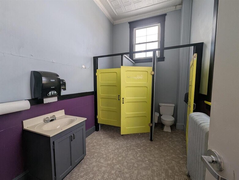 More Photos Of 16 Central st, Claremont Specialty For Sale