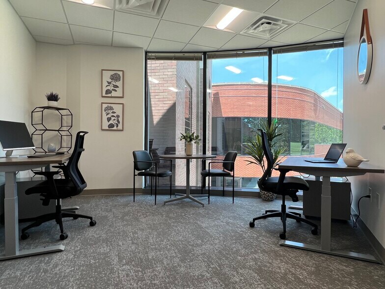 More Photos Of 214 Overlook Cir, Brentwood Office For Sale