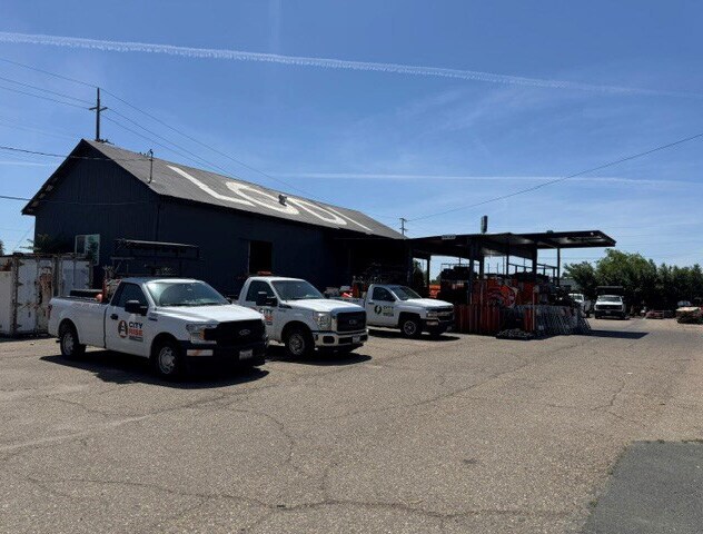 More Photos Of 680-686 E Lockeford St and 925 E Victor Rd, Lodi Distribution For Sale