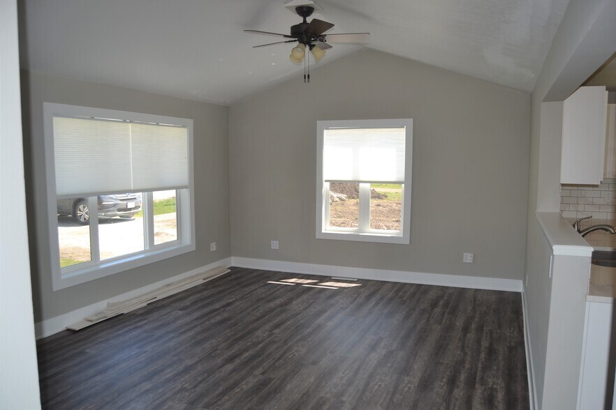 More Photos Of 210 Wilson St, Van Meter Apartments For Sale