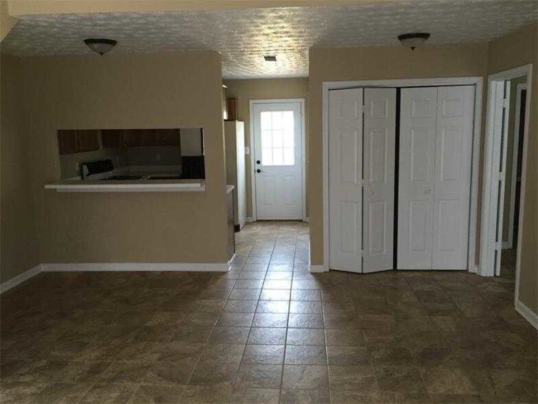 More Photos Of 102 E Main St, Cartersville Bank For Lease