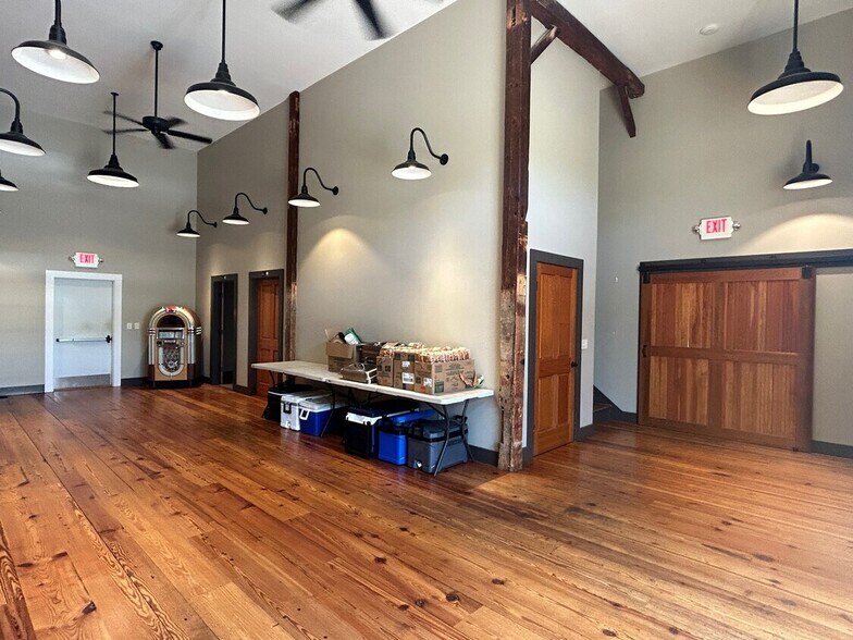 More Photos Of 244 Amesbury Rd, Kensington General Retail For Sale