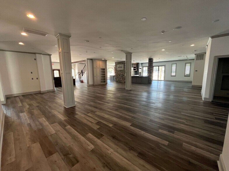 More Photos Of 1715 Northpark Dr, Kingwood Storefront For Lease