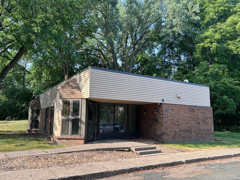 Primary Photo Of 17833 Hutchins Dr, Minnetonka Medical For Sale