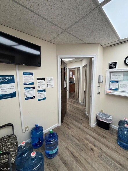 More Photos Of 188 Eagle Rock Ave, Roseland Office For Lease