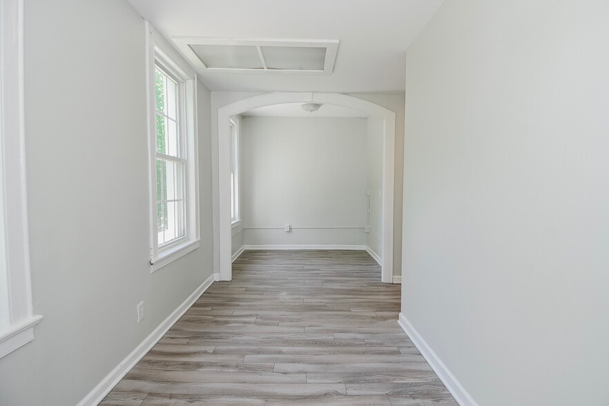 More Photos Of 93-97 Broad St, Middletown Office For Sale