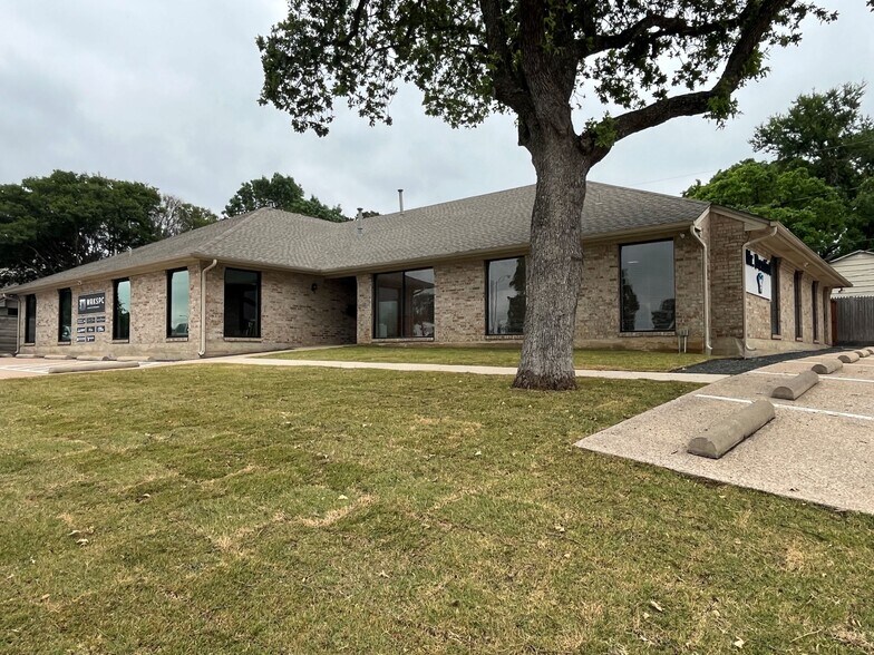 Primary Photo Of 615 W Harwood Rd, Hurst Medical For Sale