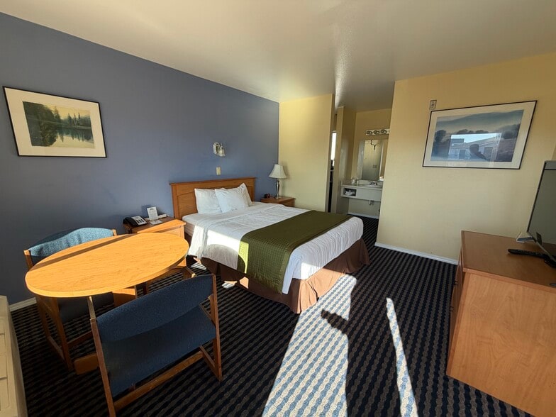 More Photos Of 9100 Aurora Ave N, Seattle Hotel For Sale