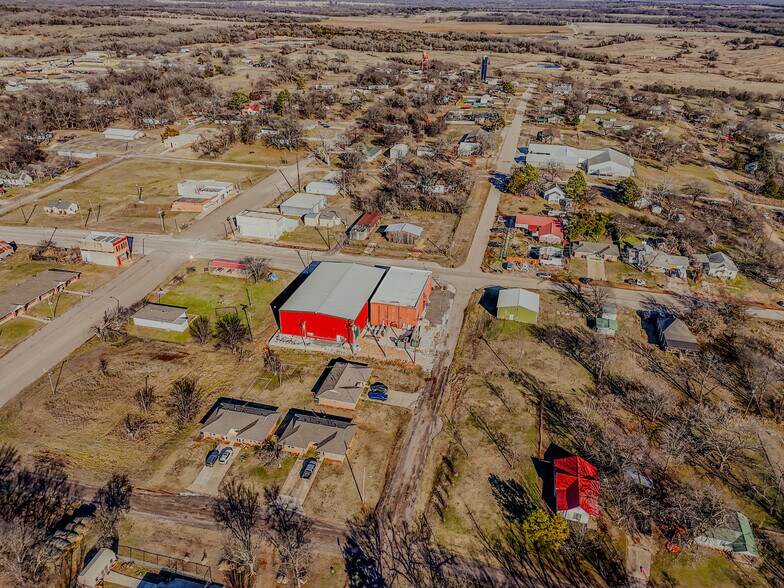 More Photos Of 103 N. Clarady, Wanette Industrial For Sale