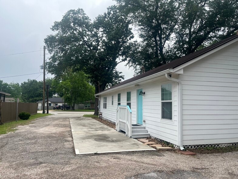 More Photos Of 715 Kane St, Tomball Office Residential For Lease