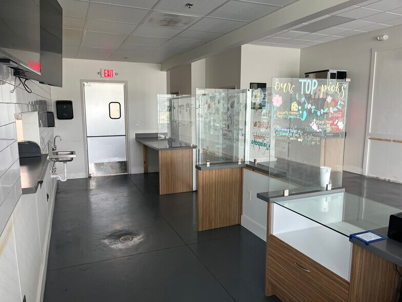 More Photos Of 145 Beachwalk Shore Dr, Saint Johns Freestanding For Lease