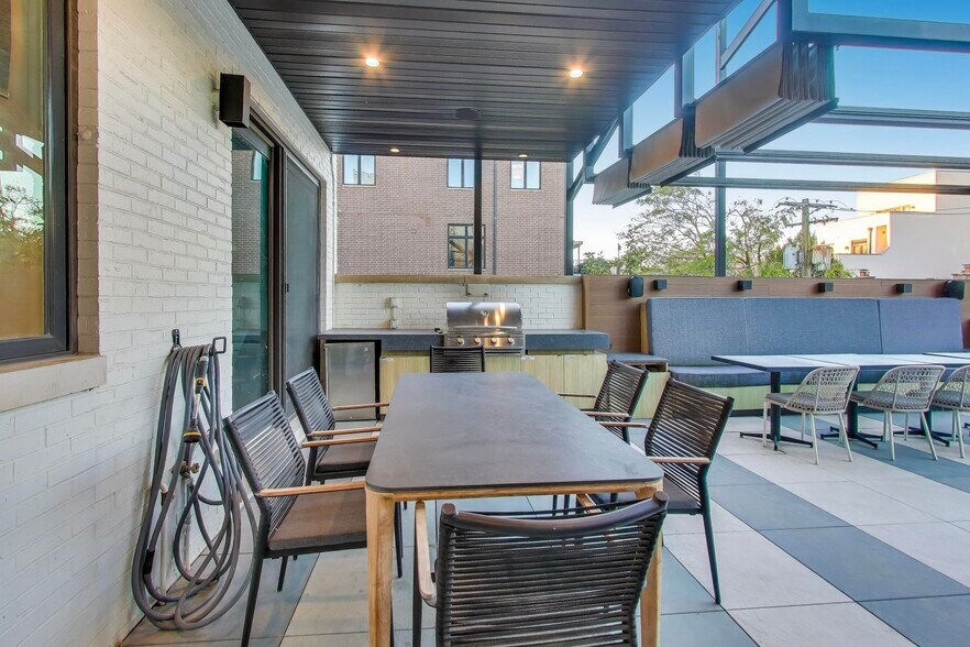 More Photos Of 1950 N Sedgwick St, Chicago Storefront Retail Residential For Sale