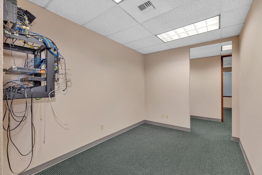More Photos Of 34004 16th Ave S, Federal Way Office For Lease