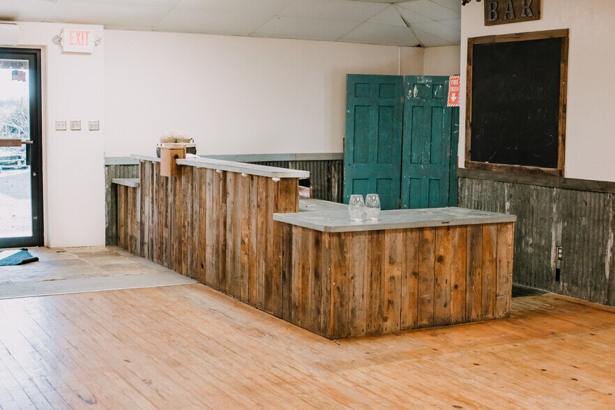 More Photos Of 13893 US Highway 87, Adkins Flex For Sale