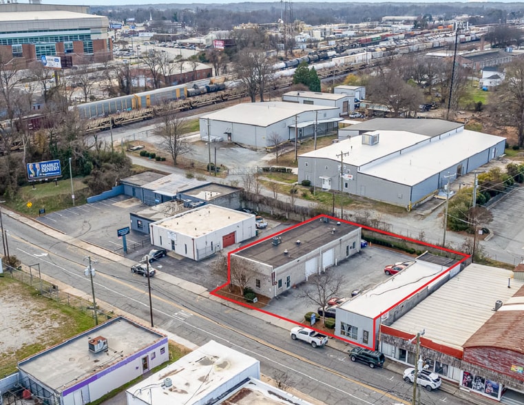 More Photos Of 930-932 N Chapman St, Greensboro General Retail For Lease
