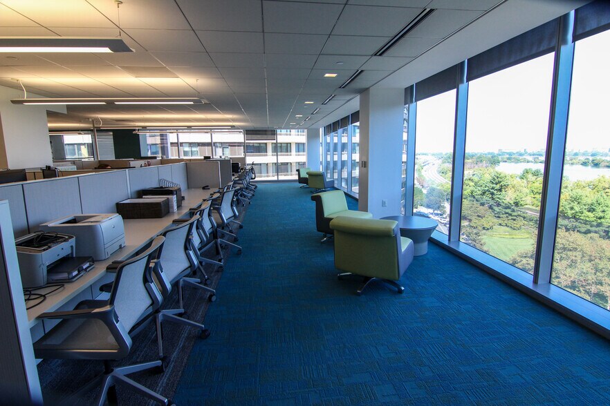 More Photos Of 1400 Crystal Dr, Arlington Office For Lease