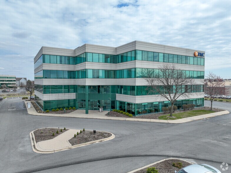 More Photos Of 8001 Broadway, Merrillville Office For Lease