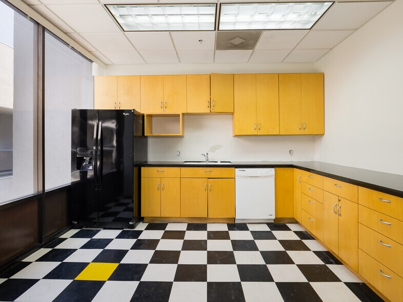 More Photos Of 5155 W Rosecrans Ave, Hawthorne Loft Creative Space For Sale