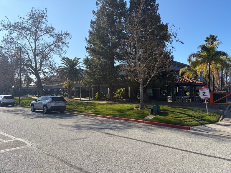More Photos Of 700 Jarvis Dr, Morgan Hill Manufacturing For Sale
