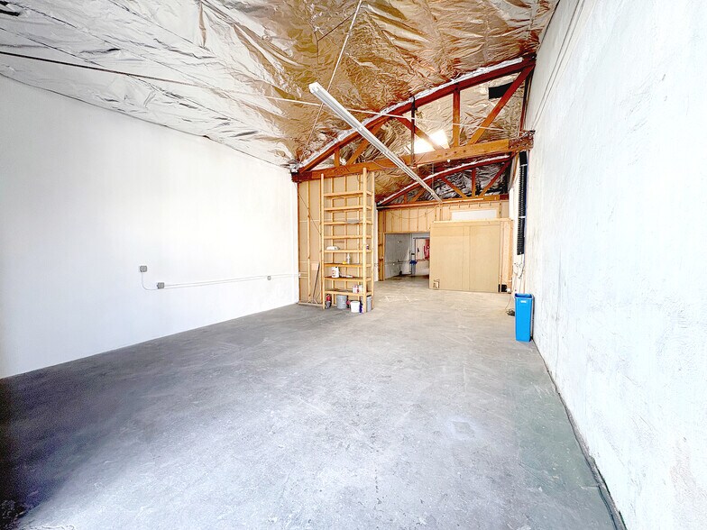 More Photos Of 2315-2319 E 8th St, Los Angeles Warehouse For Lease