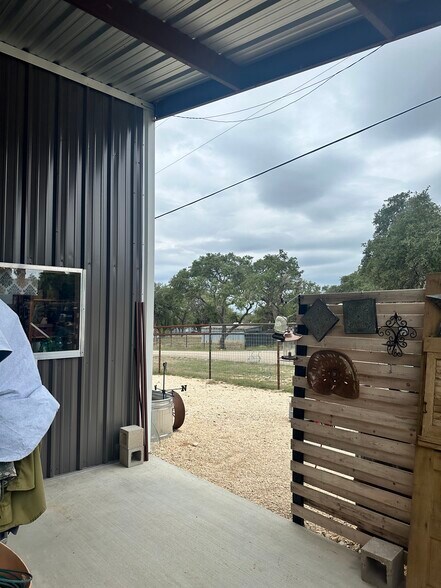 More Photos Of 31604 Rice Rd, Bulverde Flex For Sale