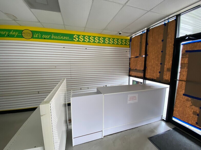 More Photos Of 1520 E Greenville St, Anderson Freestanding For Lease