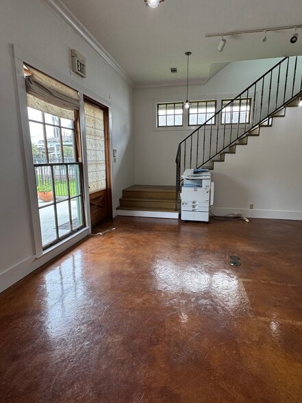 More Photos Of 2347 Christian St, Baton Rouge Office Residential For Lease