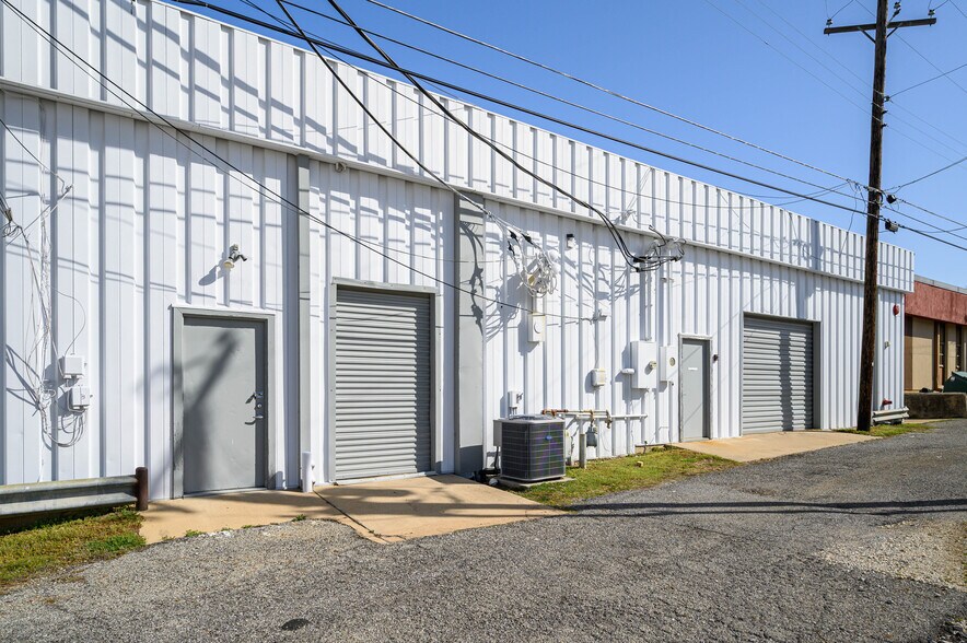 More Photos Of 200 S Armstrong Ave, Denison Storefront For Sale