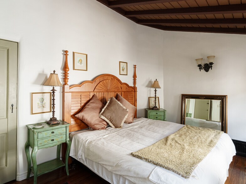 More Photos Of 8225 Fountain Ave, West Hollywood Apartments For Sale